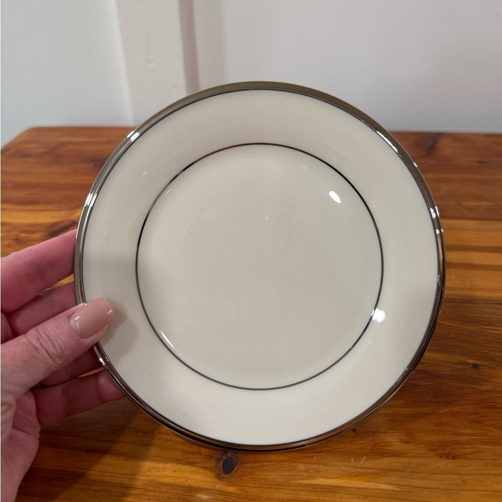 Lenox Dimension Collection Solitaire Ivory Bread Plate w/ Platinum Band